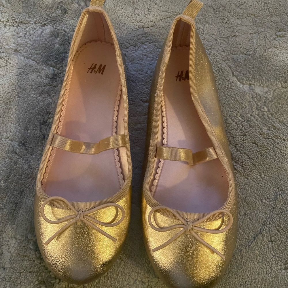 Girls blush ballerina flats with bow on the front of the shoe